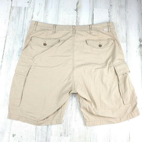 Levis Cargo Shorts Mens Tan Beige Khaki Cotton Shorts Size 40 EUC - Picture 2 of 7